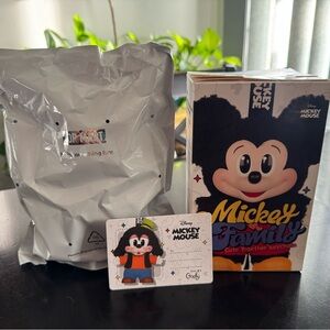 Pop Mart - Disney Mickey Family Keychain - Goofy